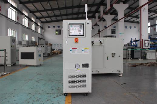 模溫機在光學鏡片成型中的應用